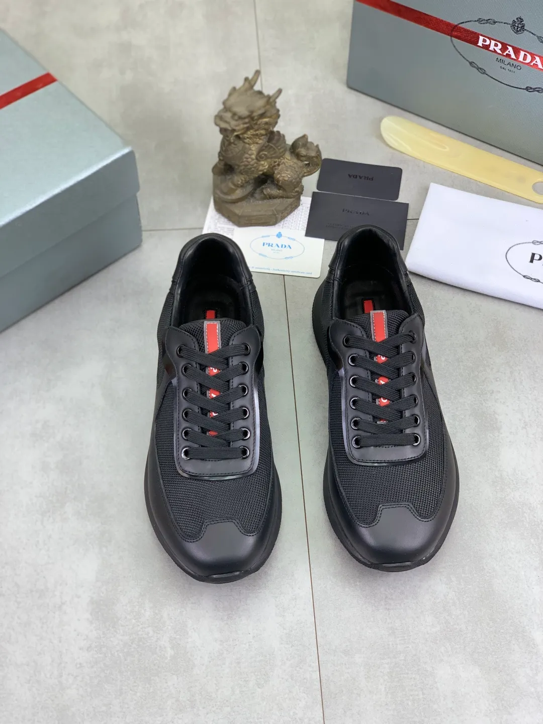 Men's men's shoes💰P600💰【New style】Top quality, classic popular models on the official website, timeless for a century,🆘 The trendy brand (Prada) mainly promotes popular models, avant-garde and versatile fashionable men's shoes, private version molding, cowhide surface splicing 1:1 oil edge processing... fashionable and simple, original imported cowhide interior cowhide feet; the atmosphere and personality are more fashionable, eye-catching and pursuing class. It will subvert old ideas and be a must-have for fashionistas who want to spend time with you! Must keep it! High-end comfort, high-end quality workmanship. Size: 38-44 4️⃣ colors available. full package